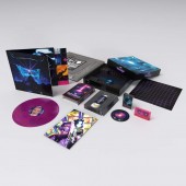 MUSE brings their Simulation Theory tour to life in this limited edition 80s-inspired deluxe box set. Vinyl / 12" Album with Blu-ray and Cassette